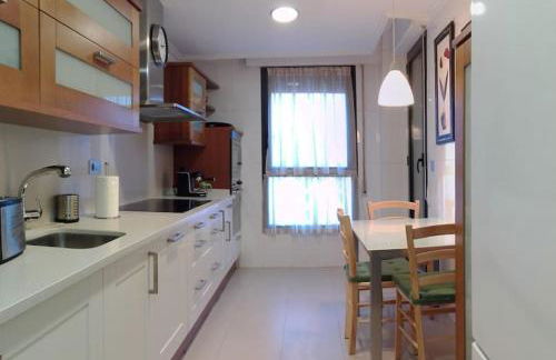 Grande, luminoso y con garage, 3 dormitorios en el camino de Santiago - Foto 6