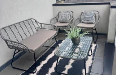 Central 2-Bed Apartment with Balcony & Parking - Foto 9