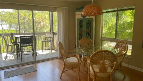 Remote Island Retreat with Private Ferry, Pool, Beach - Foto 4