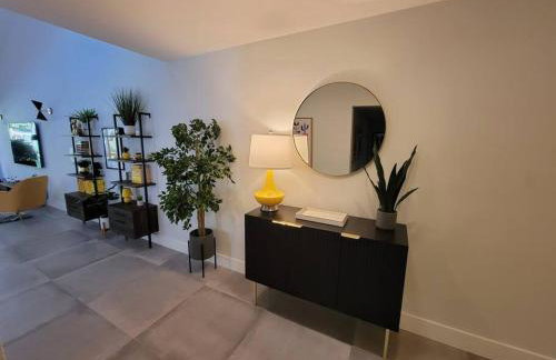Upscale mid century on the green w Private Hot Tub - Foto 20