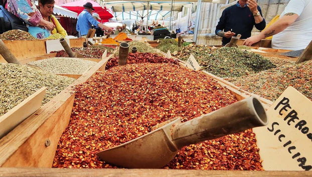 Puesto callejero de especias