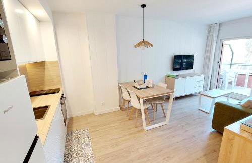 Primera Línea con Vistas al Mar y Piscina - Foto 15