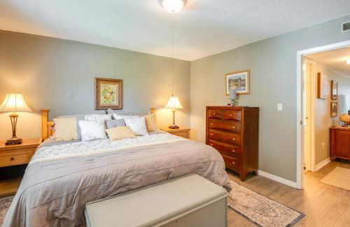 Pool Access and Lanai Riverfront Welaka Condo! - Foto 11