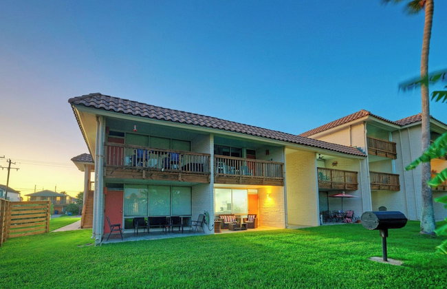 Beach Boardwalk Access Pool + Remodeled Interior Tropical Haven by Avantstay - Photo 124