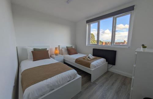 Modern Central Apartments with Balcony - Photo 37