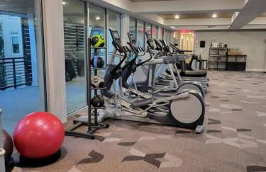 Beautiful Condo on Riverwalk King Suite w Free Parking Pet Friendly Centrally Located on the Riverwalk - Foto 25