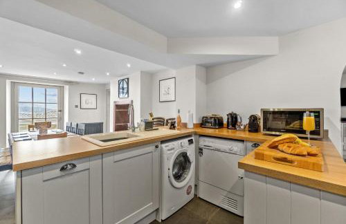 NEW 2024 Modern Luxury Holiday Home on the Beach in Devon - Free Parking, Pets Welcome, Sleeps 10 - Foto 6