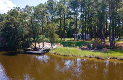 The Porter's Barn - fancy little waterfront home with deep-water boat dock and firepit - Foto 27