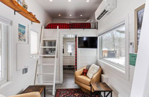 Maple Sugar Shack Tiny House with hot tub & river by Stowe - Foto 51