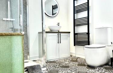 Central, Stylish - 2 Bed Property, The Stable @ Warrenfield, Free WiFi & Parking - Foto 2