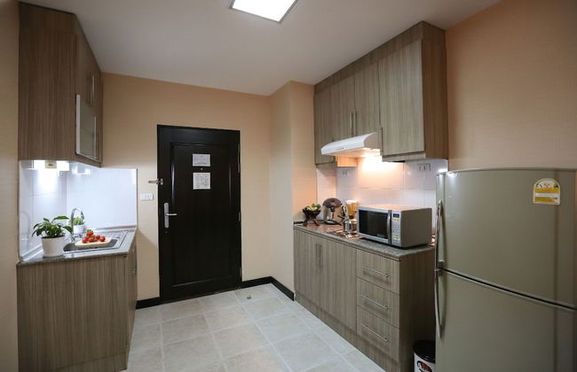 J - Town Serviced Apartments - Photo 3