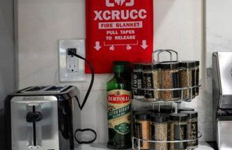 Urban Retreat Fun Relax Self Check-In Hot Tub Foosball Fire Pit Cornhole - Photo 33