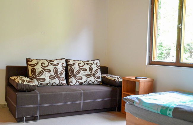 4 bedroom House in Hradec Kralove with garden - Photo 2