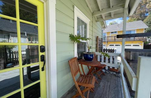 Sunlit Surf House 4BR Downtown Walk to beach - Foto 35