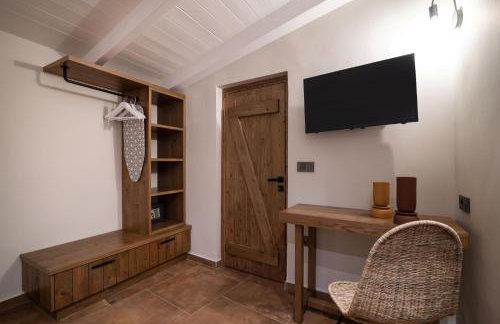 Villa Frontale - Restored Villa with Pool Perfect for 6 Nestled Next to a Traditional Olive Mill and Local Farms Offering Authentic Hospitality and Organic Delights By Villa Mana Gers - Foto 13