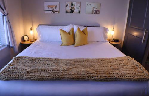 Deluxe 2BR Near Amp, Culture & Walmart wPool - Photo 3