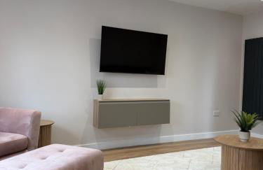 Middleton Mews- 3BR- Wollaton Park-Hospital & Uni - Photo 2