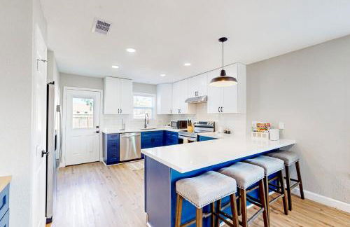 Out of the Blue - Photo 7