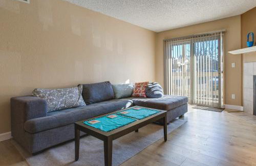 1 Mi to Light Rail Englewood Condo with Pool Access - Foto 1