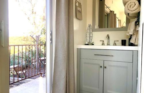 Eagles Nest Casita Luxury king memory foam bed feather pillows & duvet Amazing views, private balcony, Great location & Dog friendly - Foto 52