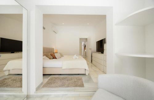 Marbella, Costabella - Beachfront Villa with Heated Pool - Photo 39