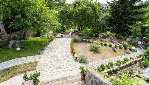 Dom nad jeziorem z prywatnym pomostem i lodka - Wifi i parking w cenie - Foto 4, Garden