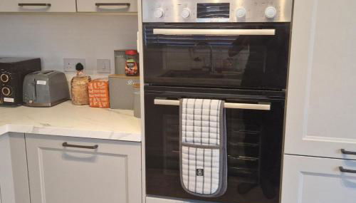 Peterborough - House - Sleeps 8 - Parking - Garden - Foto 2