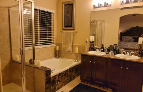 Luxurious Highlands Ranch Home With private hot tub - Foto 19