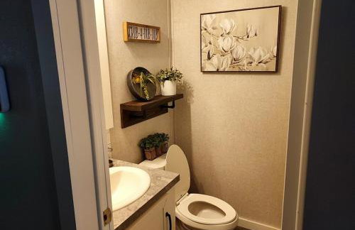 Lakefront Oasis with Private Hot Tub - Foto 7