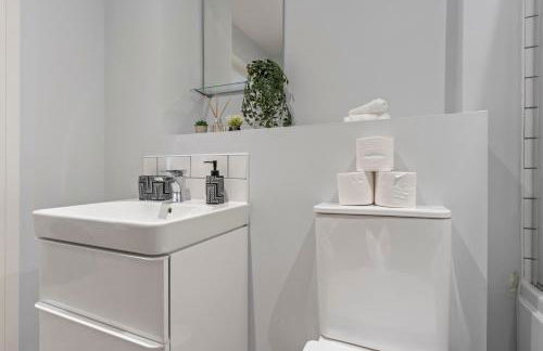 Tropical Suite - 2 Bed 2 Bath City Centre Netflix Games - Exclusive Weekly and Monthly DEALS - Raozee Homes - Foto 25