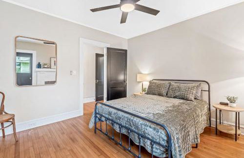 Luxurious Retreat in Historic Downtown Burlington Downstairs Only - Foto 43