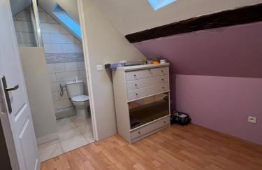 Venez respirer l'air de la Campagne a 70 km de de l'Océan, Villers sur Mers , Deauville ..... Maison de 100 m² ,sur une parcelle de 2000 m² 3 chambres toutes refaites , 2 salles d'eau , 2 toilettes , cuisine équipées . tous refait a neuf - Foto 18