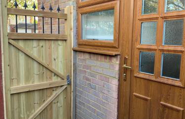 Stunning 1-bedroom annexe flat with own entrance near London - Photo 38