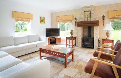 Stunning 4-Bedroom Country House with Hot Tub & Sauna near Loch Lomond - Foto 9