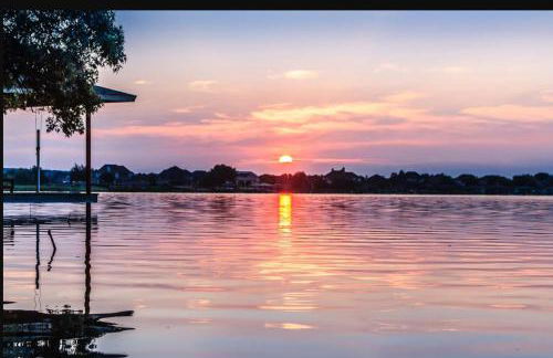 Stunning New Kitchen, Mins to Lake, Gas Firepit, Mins to Glen Rose Medical Center - Foto 8