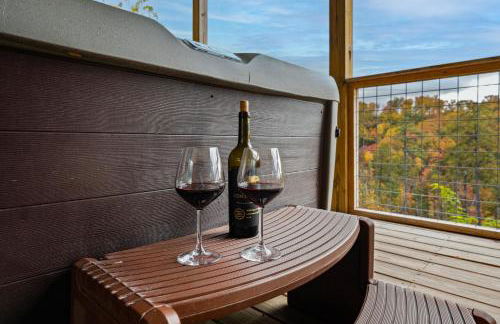 The Overlook - '21 Cabin - Gorgeous Unobstructed Views - Fire Pit Table - GameRm - HotTub - Xbox - Lots of Bears - Foto 59