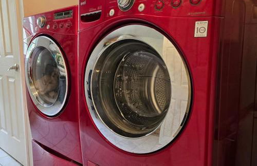 Spacious 4BR Retreat Yard, BBQ & Prime Location - Foto 20