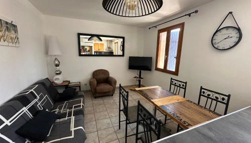 CHARMANT LOGEMENT AVEC PISCINE EN PROVENCE au premier étage d une villa - Foto 5