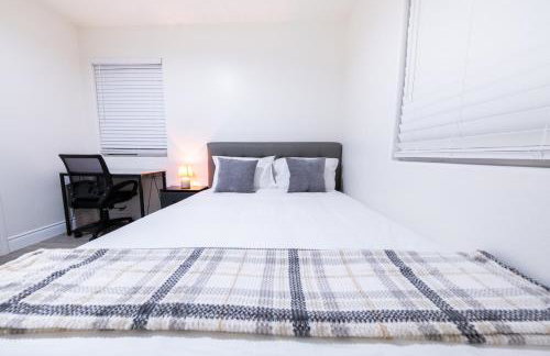 Modern Private Room in Shared Home -Walk to USC - Photo 16
