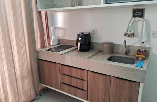 FLAT ENCANTADOR A UM PASSO DA PRAIA - Foto 31