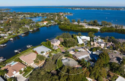 Nautical Escape! Private pool home with a tropical backyard oasis! - Foto 8