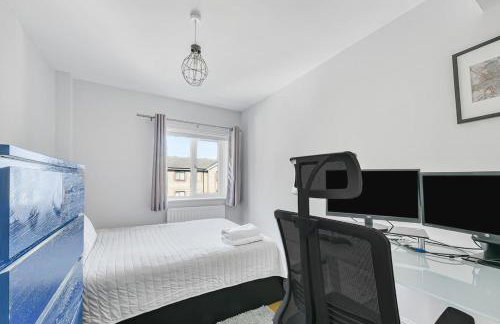 Spacious and Elegant Home with a Beautiful Garden - Foto 8