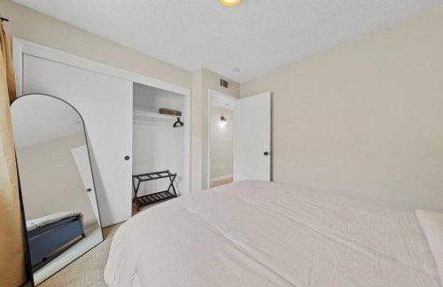 4Br Model Home w Pool and Pool table in Henderson - Foto 30