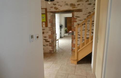 Maison rénovée en pleine campagne avec terrain, terrasse et équipements familiaux - FR-1-426-157 - Foto 19