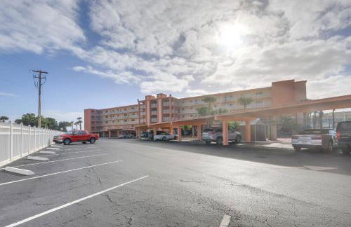 Oceanfront Cocoa Beach Condo with View Walk to Pier - Foto 25