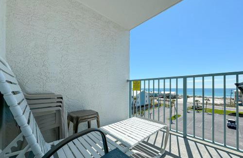 1br/1ba Sleeps 4 Near Beach w/ Breathtaking Ocean Views - Photo 18