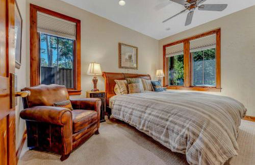 Lakefront Retreat Across from Homewood Resort - Foto 18