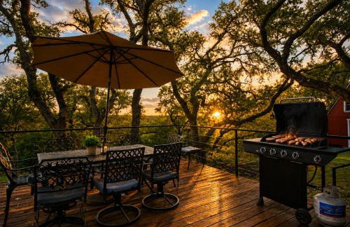 Hill country gem with private pool, deck, firepit, Ping-Pong, foosball, & WiFi - Photo 71