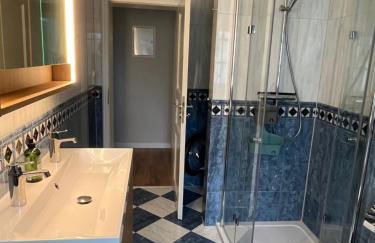 Beste Lage mit Warnowblick - großer Balkon, zwei Schlafzimmer, Aufzug, Stellplatz - Foto 34