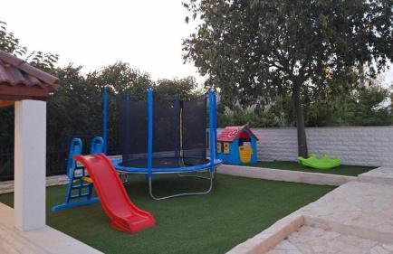 Family friendly house with a swimming pool Vrpolje, Sibenik - 25004 - Photo 11